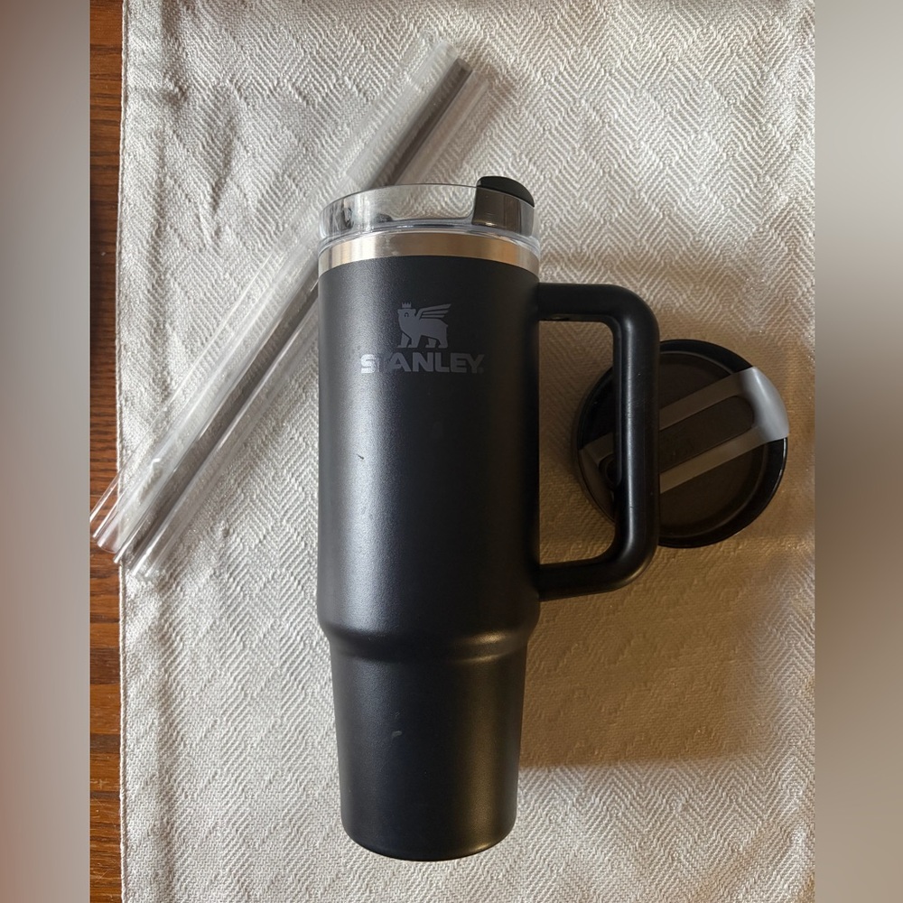 30 oz Stanley Tumbler with extra lid and straws